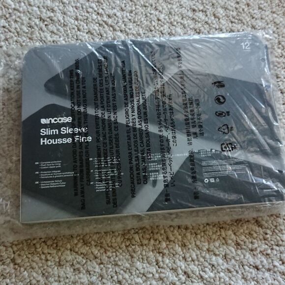 Brand new - Incase Slim Sleeve for MacBook 12 - Picture 2 of 8